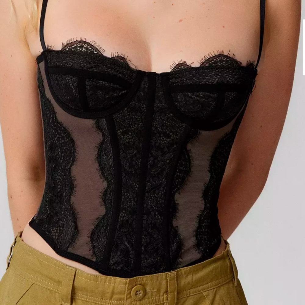 Elegant Black Lace Bustier